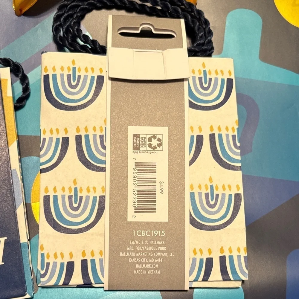 Hallmark Tree of Life Hanukkah Bulk Gift Bags Bundle (Pack of 10)